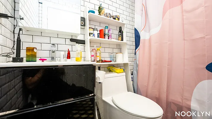 Rented by Nooklyn NYC LLC | media 21