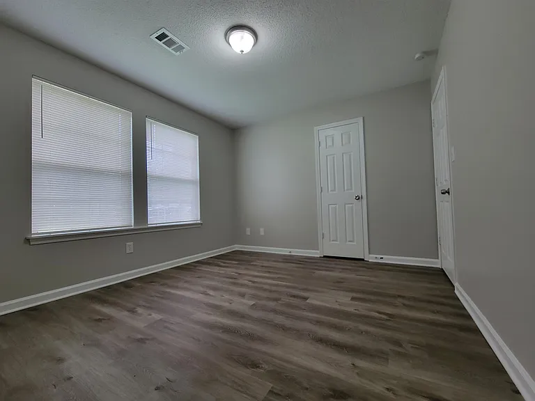 7025 Stoneridge Dr — Photo 14