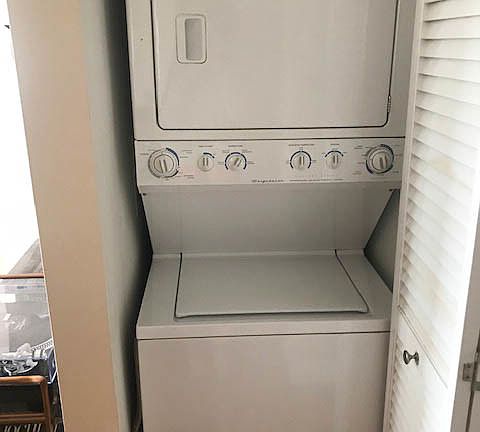3rd image of 4865.5 N Hermitage Ave #3W