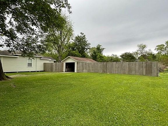 2nd image of 560 Oak St