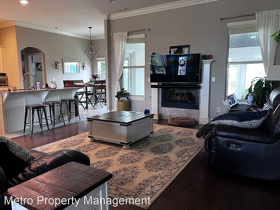 2nd image of 4305 Hollyhock St