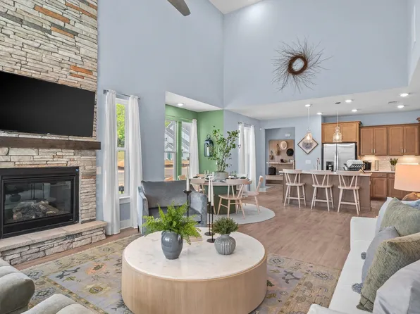 Homes Available Soon, Barton Hollow