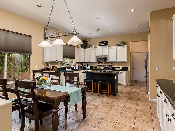 4th image of 2250 E Indian Wells Dr