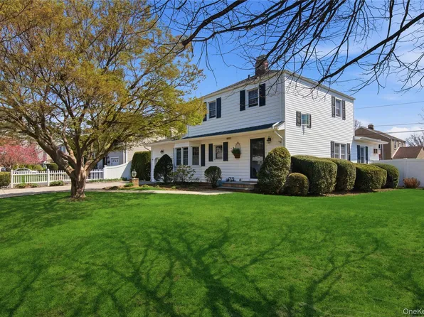 44 Magnolia Street, Westbury, NY 11590