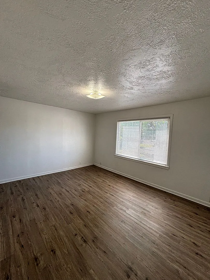 124 & 124 1/2 McKinley Ave — Photo 4