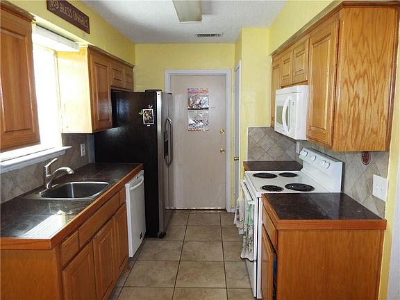 5th image of 802 N Spears St