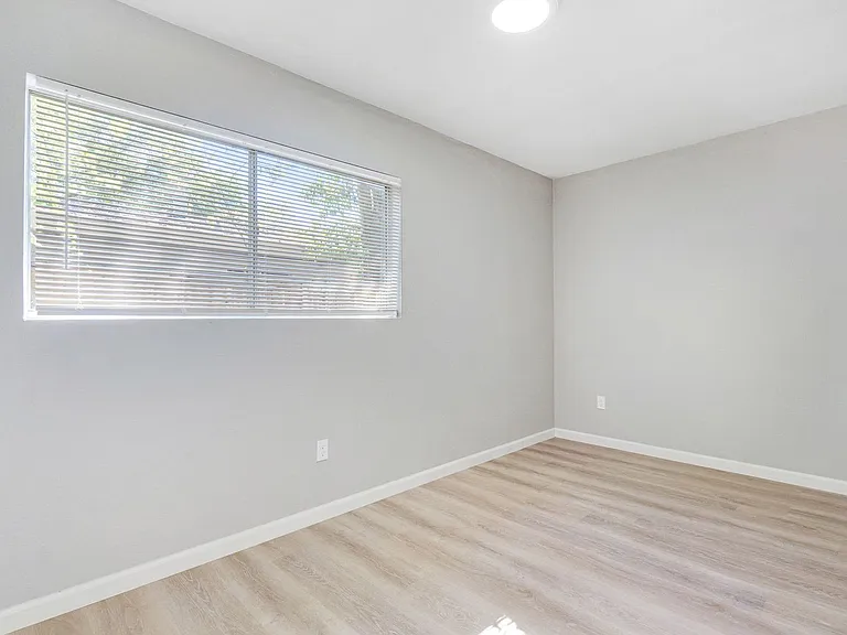 828 D St — Photo 11