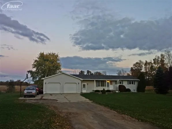 9282 Henderson Rd, Otisville, MI 48463