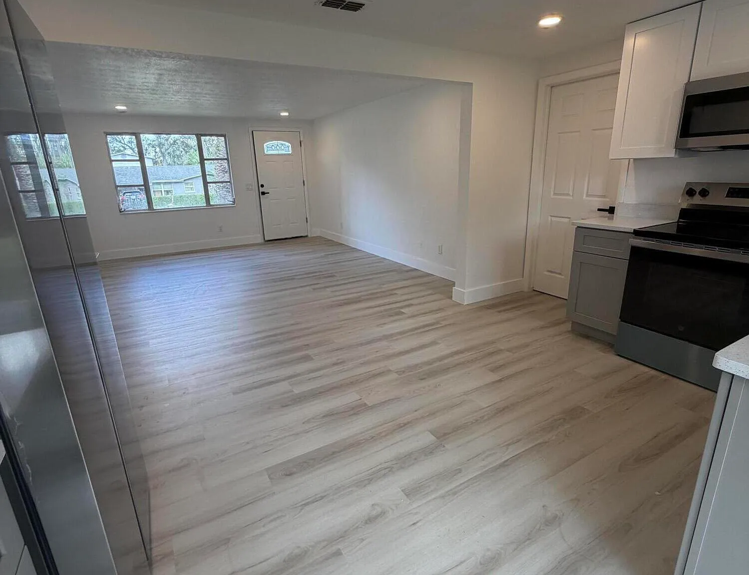 4 bed, 2.0 bath, 1092 sqft, $1,700 — Photo 3