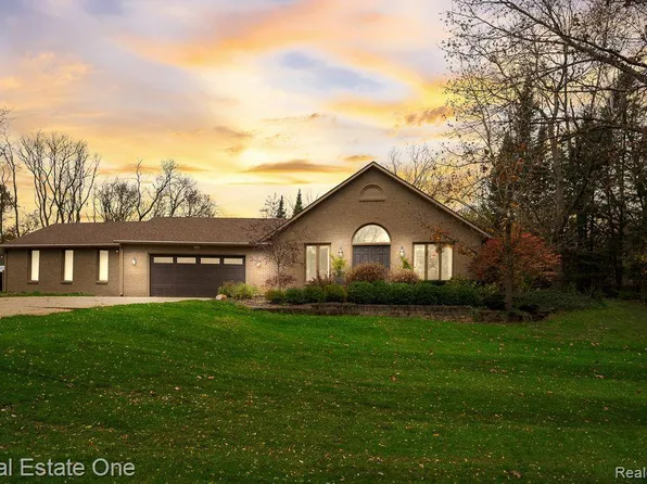 1640 Madsen Dr, Ortonville, MI 48462