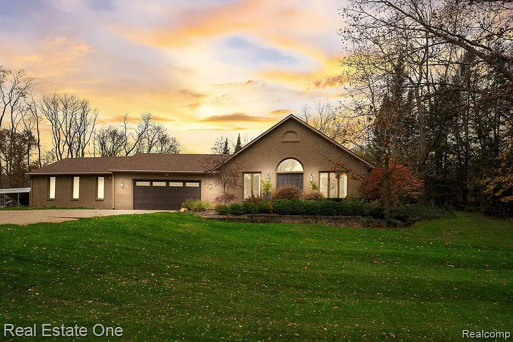 1640 Madsen Dr photo 1