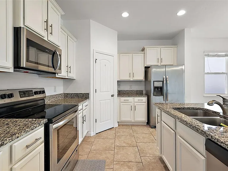 16459 Centipede St — Photo 11