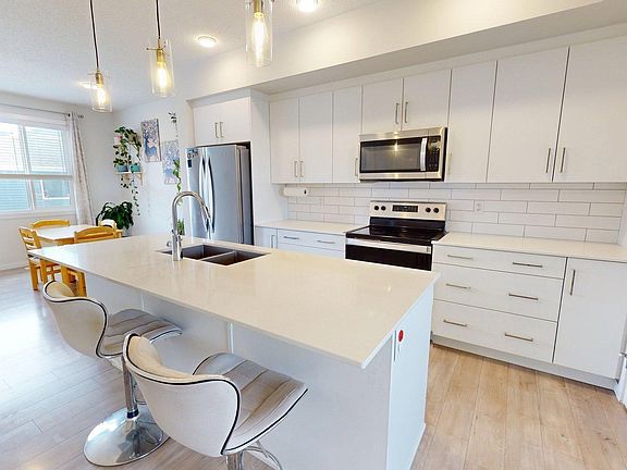 4th image of 2093 Maple Rd NW