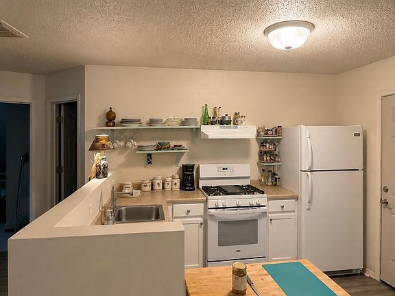 4th image of 522 S Hall St