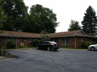 917 Oakcrest Dr APT B, Charleston, IL