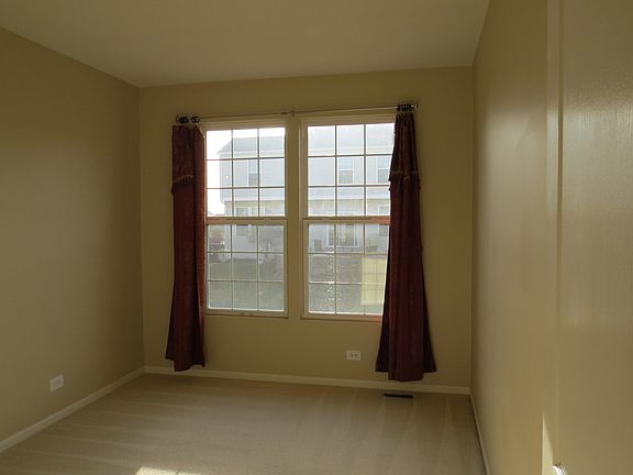 5th image of 3205 Drury Ln