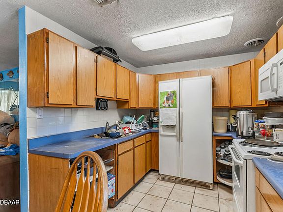4th image of 1209 Leon Ln