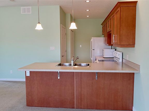 3rd image of 100 Pearson St #4