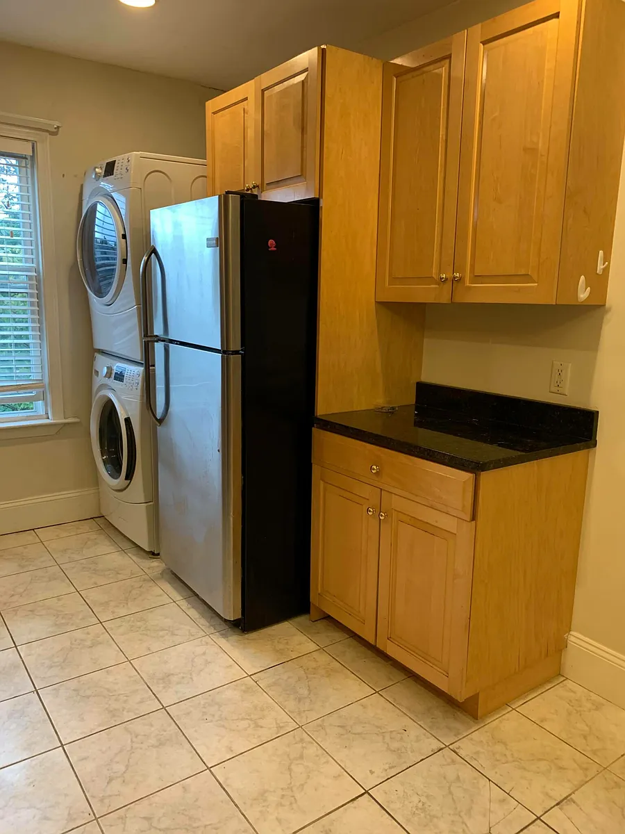 Building Photo - 23-24 Aspinwall Ave #4