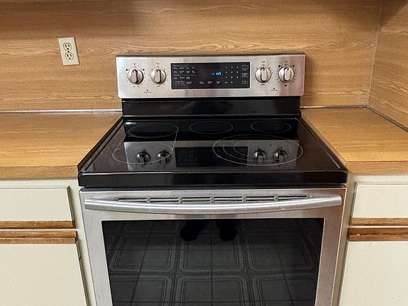 5th image of 109 NW 48th Pl #109