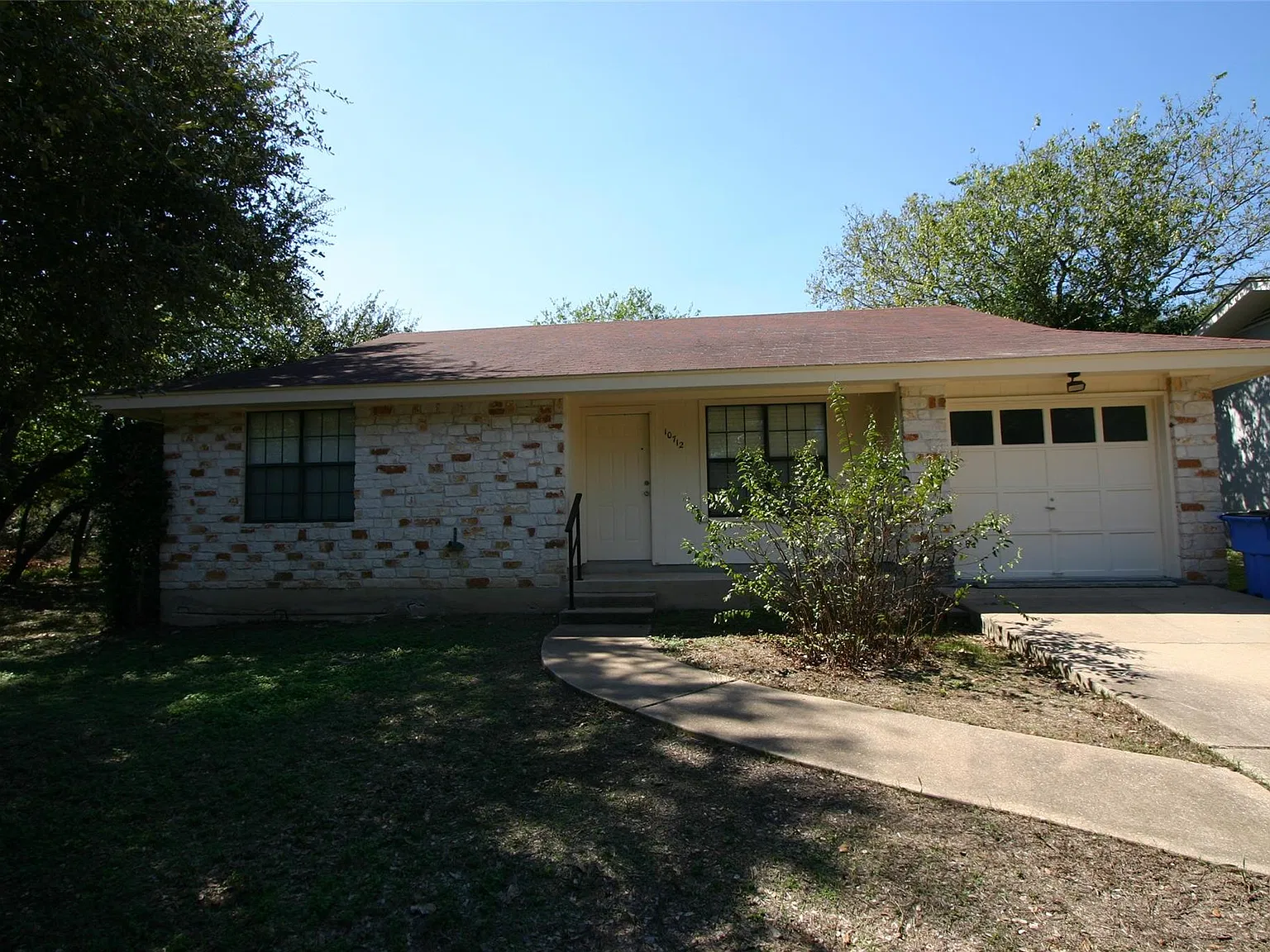 2 bed, 2.0 bath, 1065 sqft, $1,950 — Photo 2