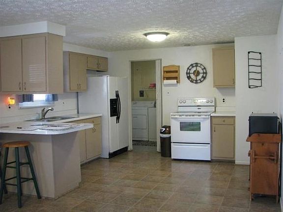 3rd image of 6082 Leycross Dr