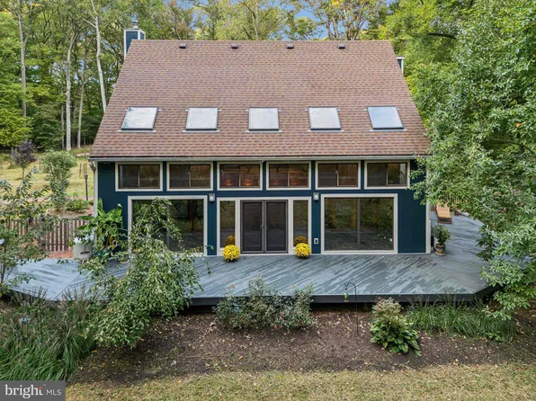 5820 Hallowing Dr, Lorton, VA 22079