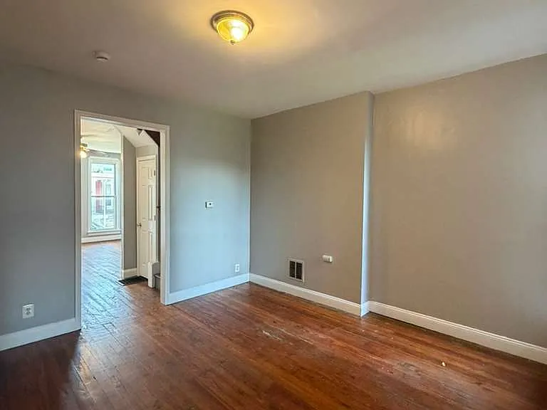 1814 Penrose Ave — Photo 3