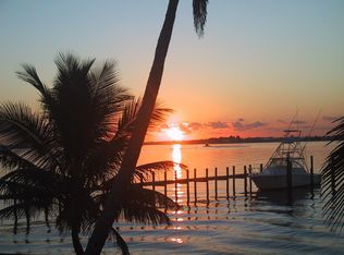 915 NE Banyan Tree Dr, Jensen Beach, FL 34957