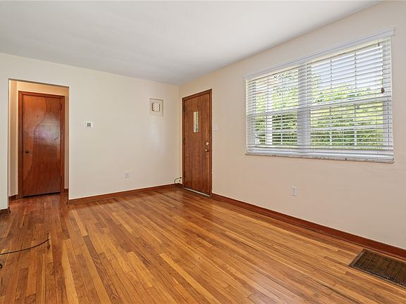 4th image of 9246 Mary Ave
