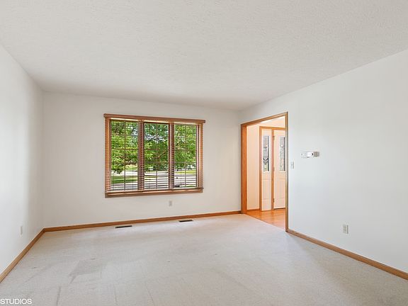 Wonderful windows for natural light!