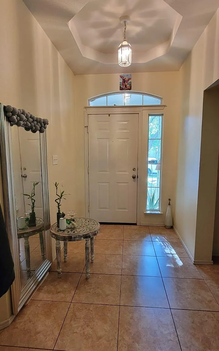 4 bed, 1684 sqft, $2,099 — Photo 3