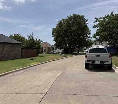 Exterior Neighborhood (street photo)