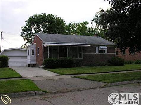 FRONT/DRIVEWAY