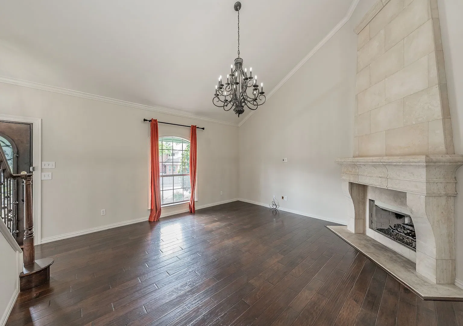 Beautiful 3 Bedroom Home in Lost Creek — Photo 3