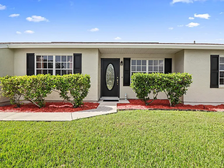 610 NW Billiar Ave — Photo 8