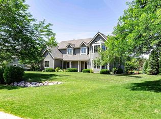 2255 S Lombardy Ln, New Berlin, WI 53151