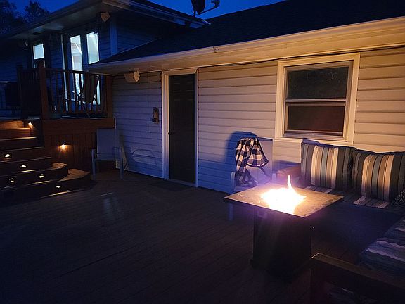 Two-level deck
