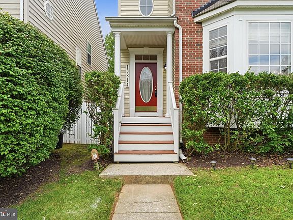 2nd image of 13814 Crownsgate Way