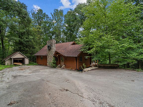 2nd image of 450 Hemlock Rd