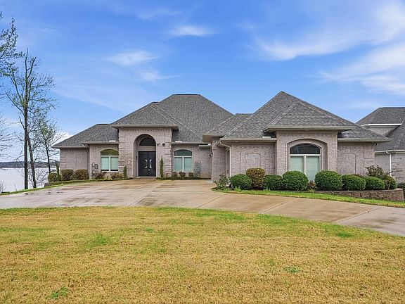 2nd image of 5918 Riviera Dr