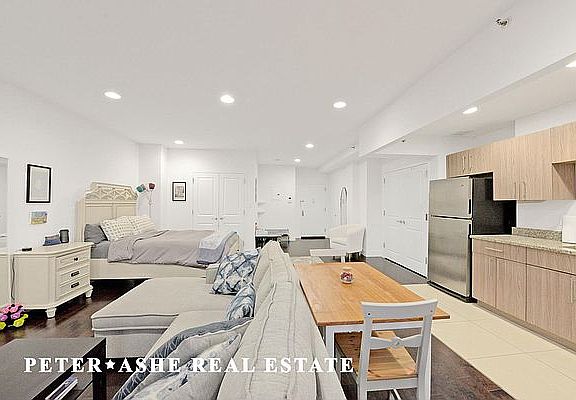 4th image of 203 E 121st St APT 601