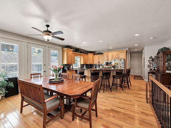 3rd image of 770 Eagleview Dr
