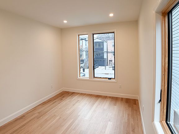 5th image of 137 Morris St Floor 2