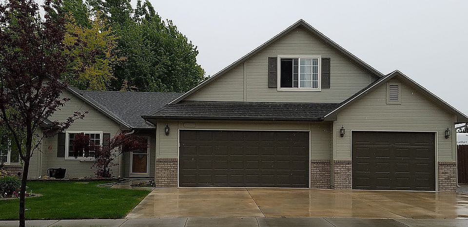 1st image of 3134 E Mackay Dr