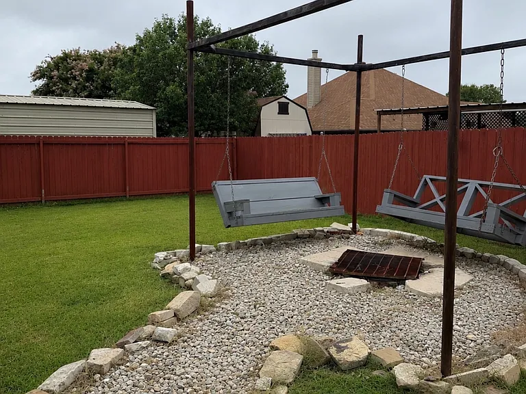 1137 Robin Cir — Photo 21