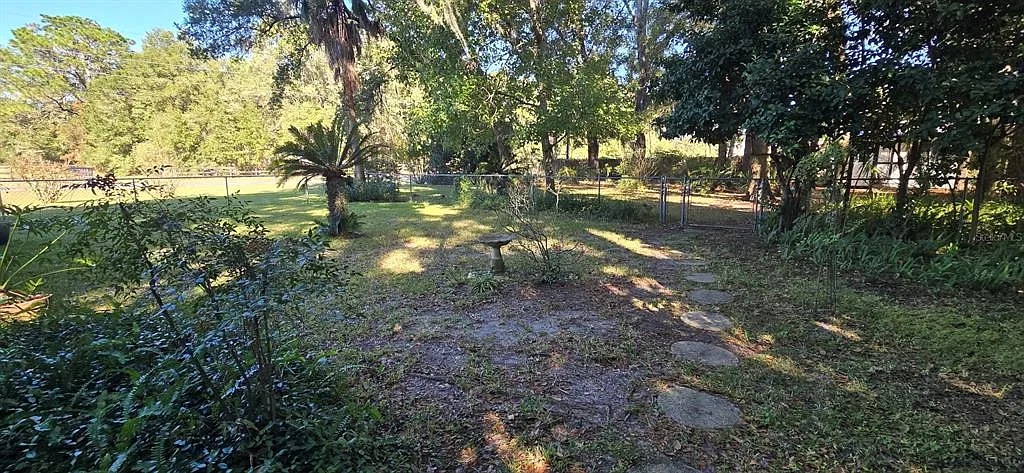 3 bed, 2.0 bath, 1490 sqft, $1,725 — Photo 4