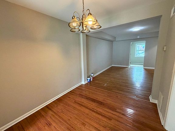 4th image of 3415 Clay St NE