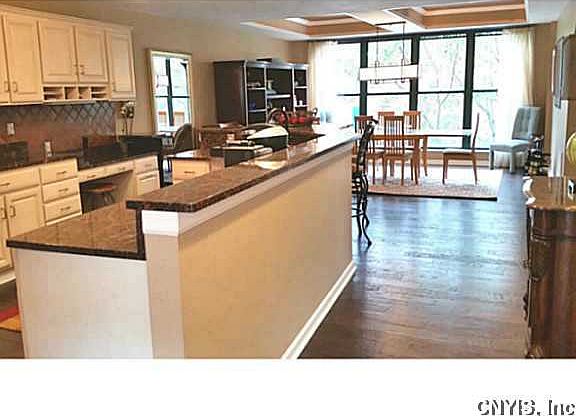 4th image of 133 Walton St #133