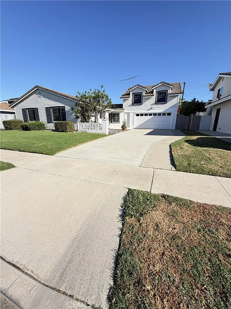4 bed, 1923 sqft, $5,600 — Photo 2
